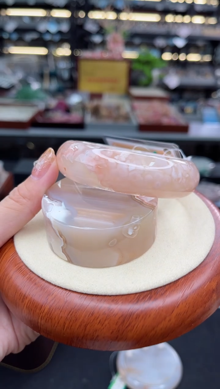 【闪购商品】石英质玉手镯未镶嵌57圈口（赠品镯心）3505022