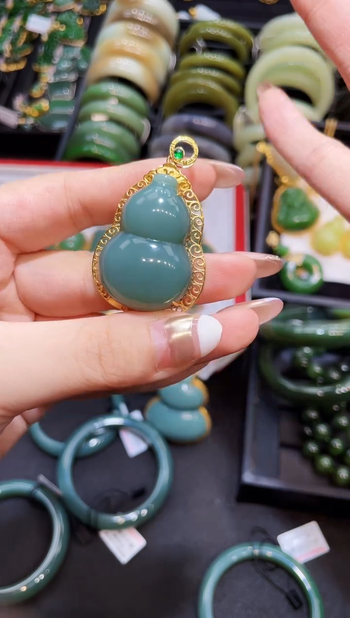 和田玉18K金镶嵌吊坠(赠链)35MM 多样性发一Z