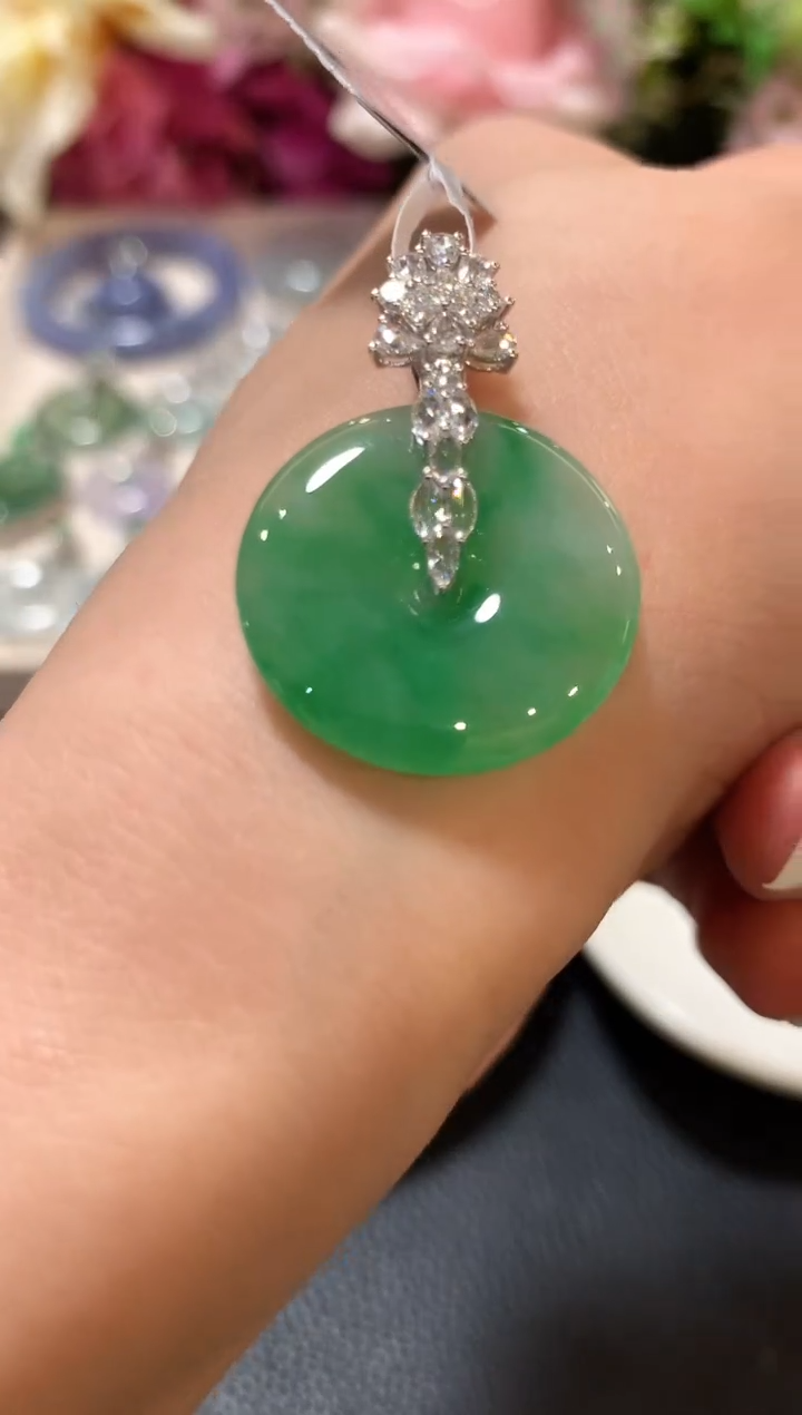 吊坠(不含链)18K金镶嵌翡翠z82   