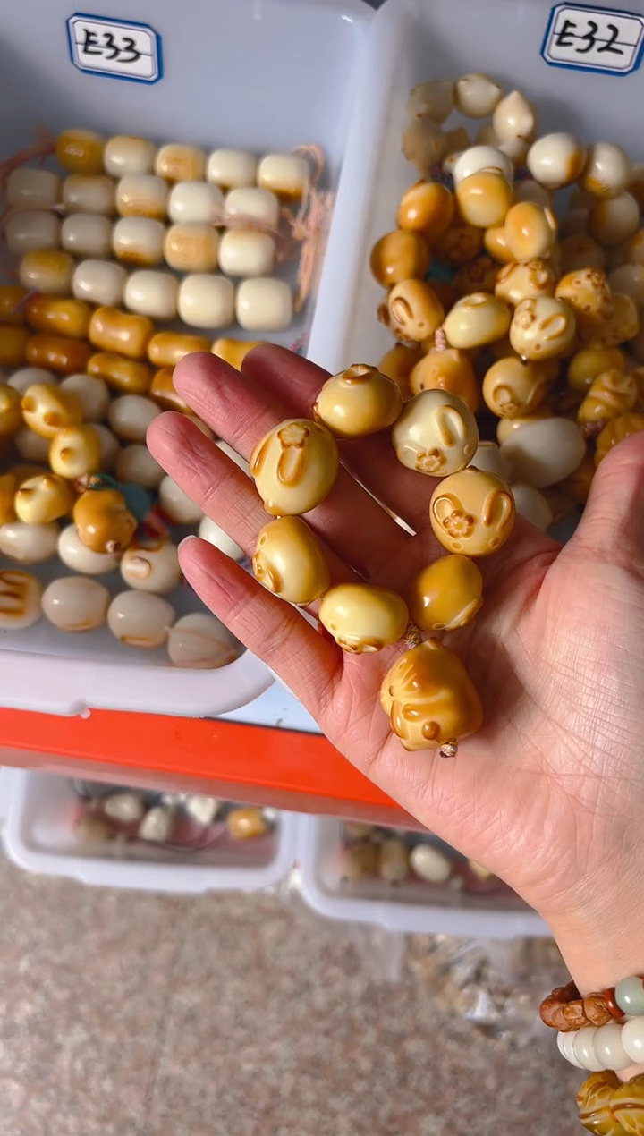 吊坠菩提根/象牙果新款黄色小花兔手捻 小仓鼠