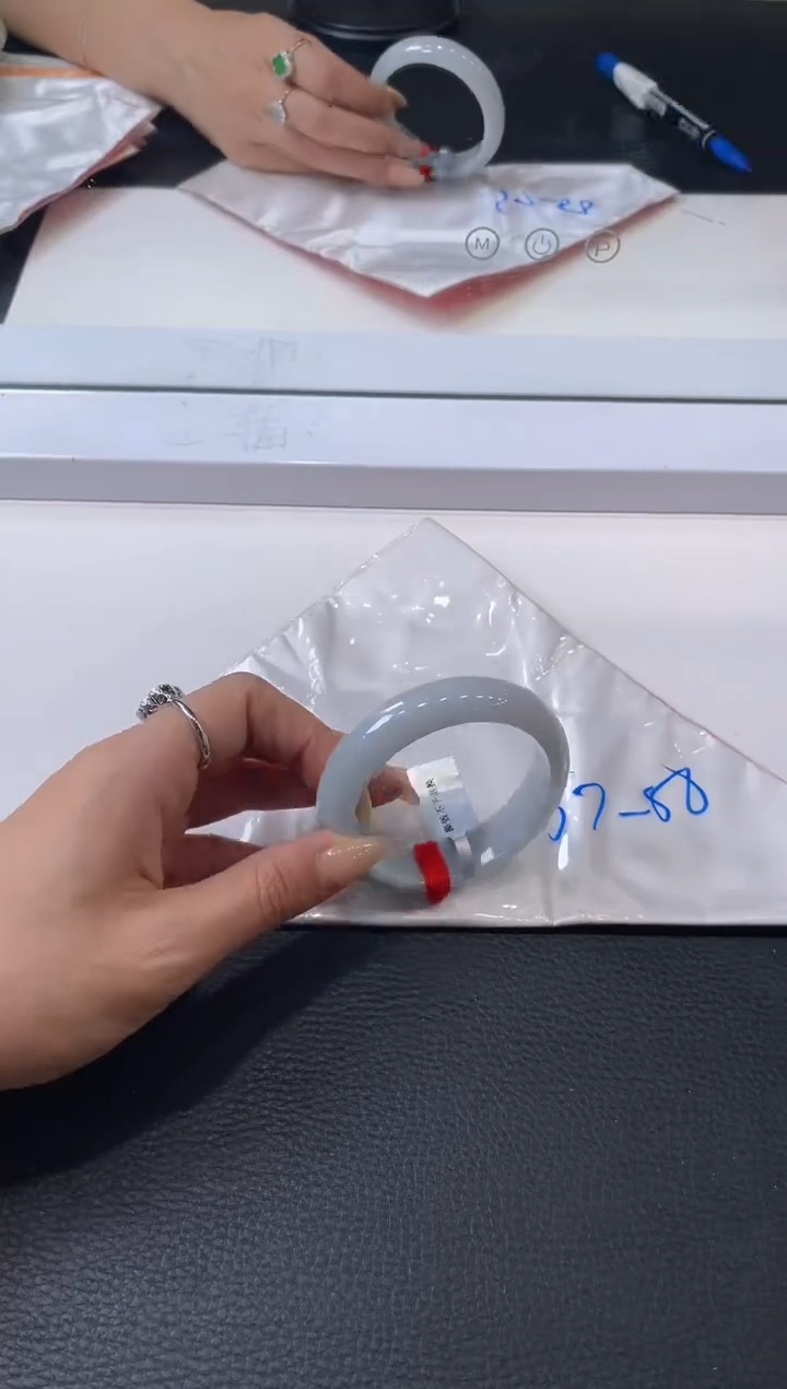 【闪购商品】翡翠手镯未镶嵌手镯