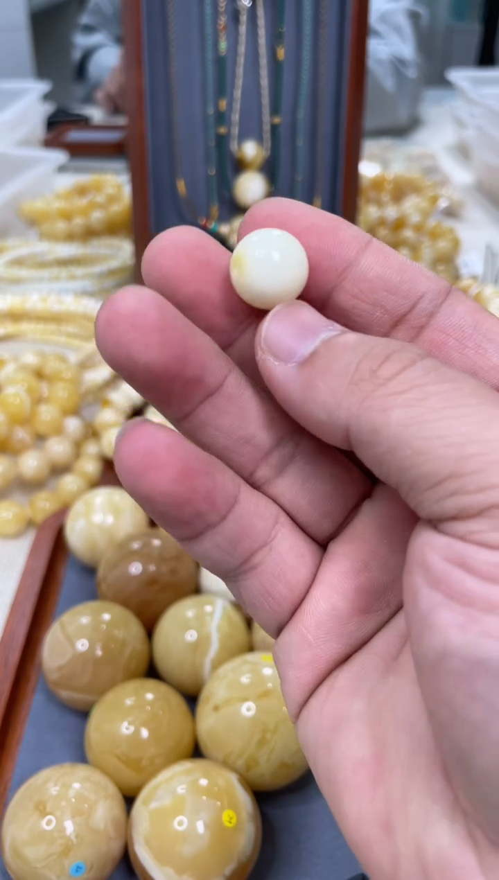 【闪购商品】琥珀颈饰未镶嵌原矿俄料蜜蜡圆珠13mm