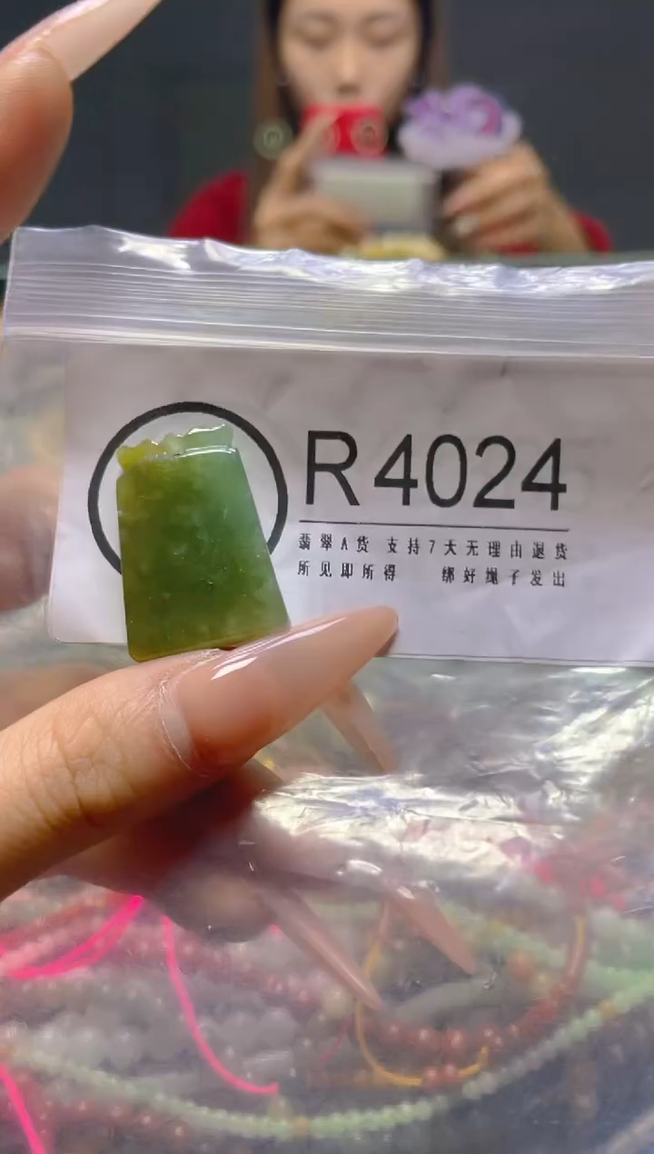 颈饰未镶嵌翡翠/R/翡翠A货，一件也是批发价