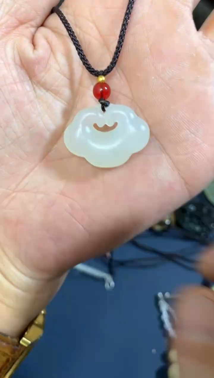 【闪购商品】蛇纹石玉颈饰未镶嵌岫玉