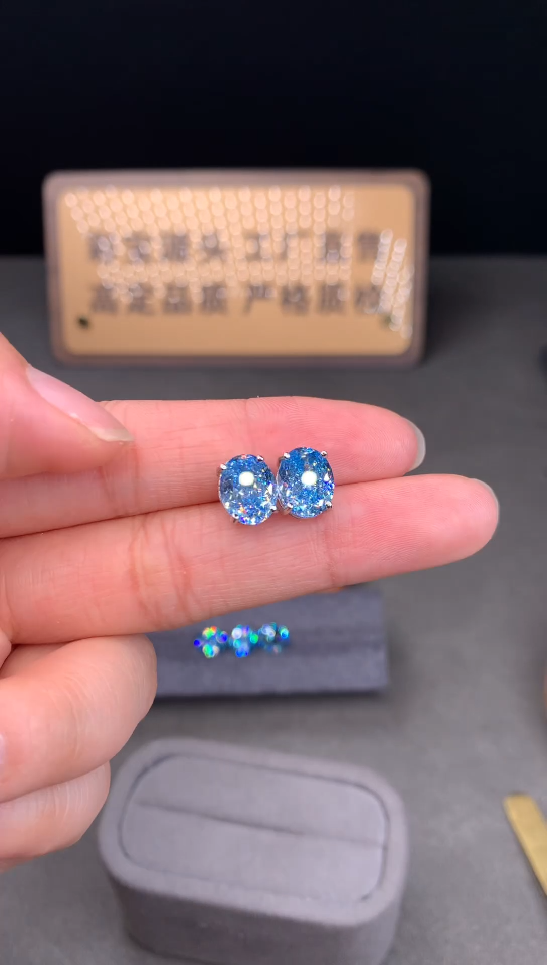 银S925镶嵌耳钉海蓝宝石111