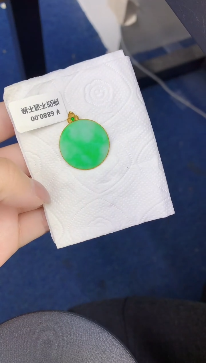 颈饰18K金镶嵌翡翠缅甸天然翡翠A货