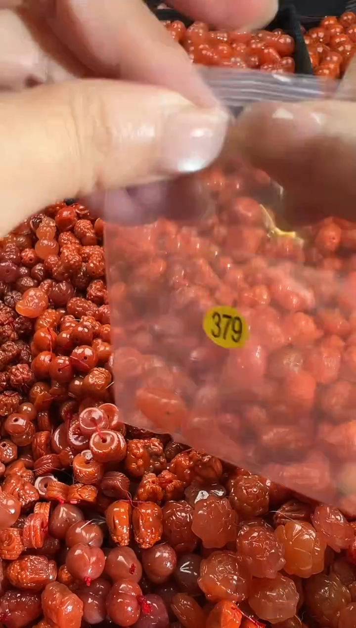 颈饰未镶嵌南红玛瑙1