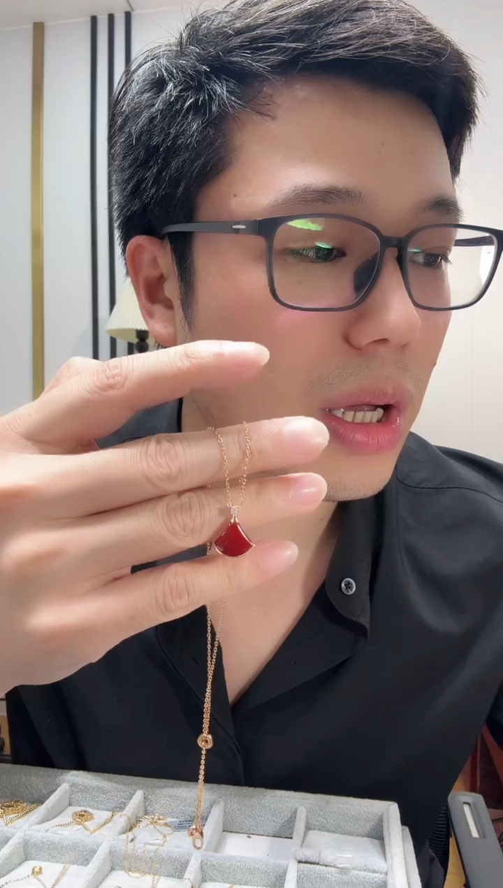 18K金镶嵌套链钻石红色小裙子套链