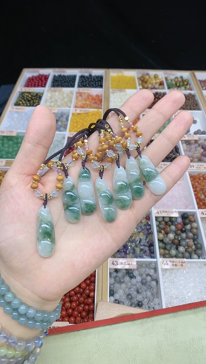 【闪购商品】翡翠颈饰未镶嵌四季豆多样性发一