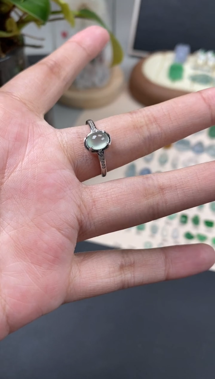 【闪购商品】翡翠颈饰银S925镶嵌翡翠冰种蛋面