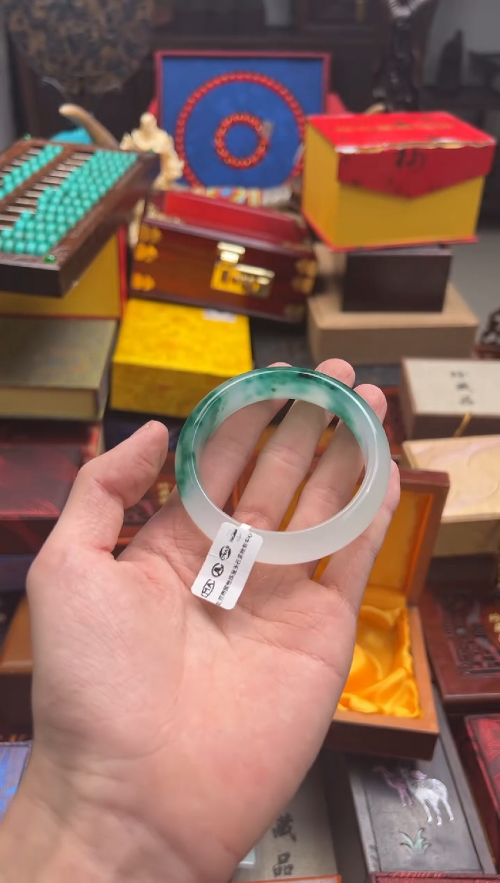 翡翠手镯未镶嵌——————瓷——————42