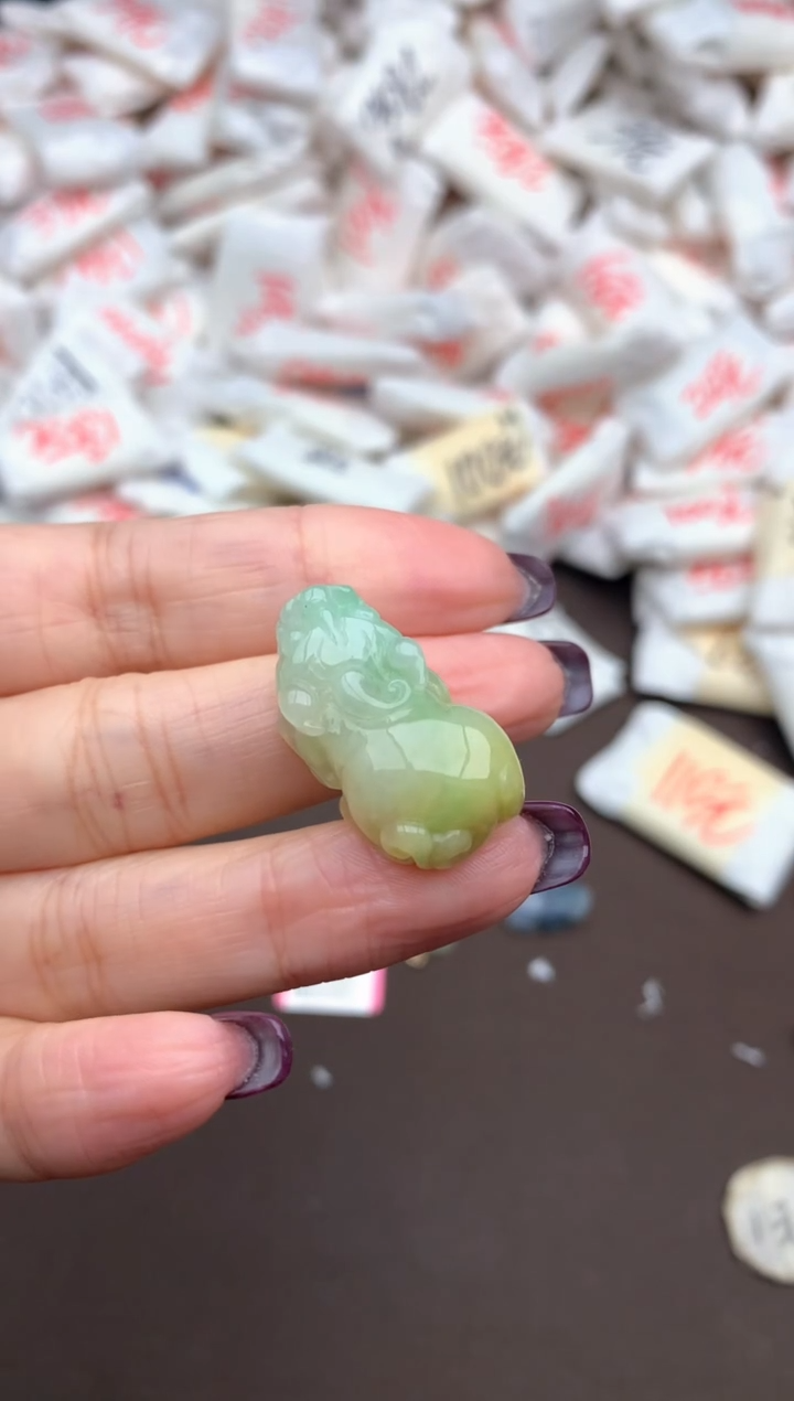 【闪购商品】翡翠挂件未镶嵌一