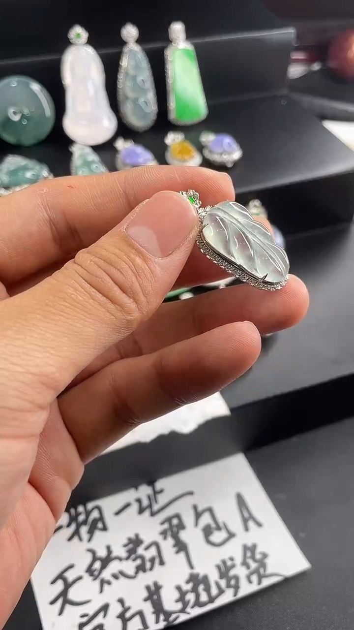【闪购商品】翡翠颈饰18K金镶嵌吊坠