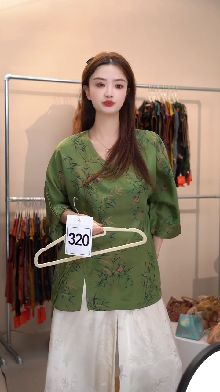 清仓不退不换默认微瑕香云纱V领毛衫