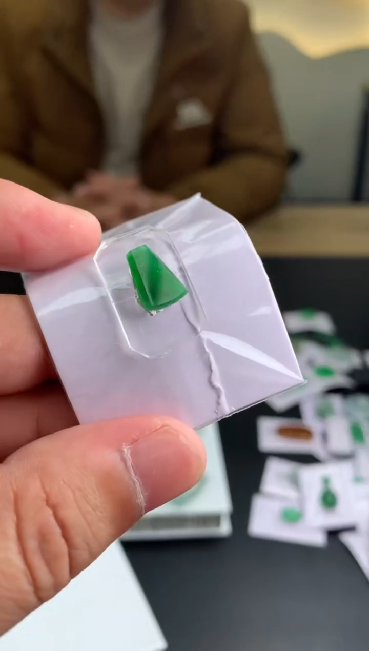 【闪购商品】定制翡翠未镶嵌翡翠