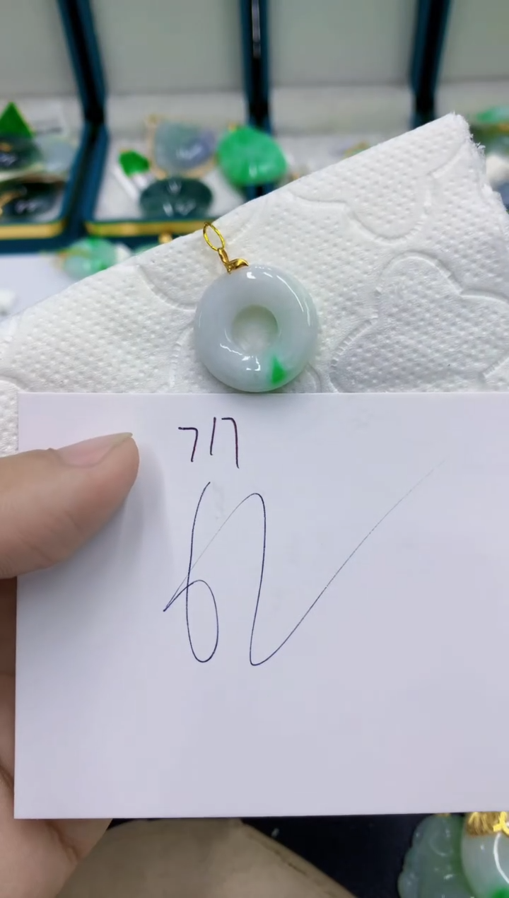 颈饰18K金镶嵌翡翠111111111111