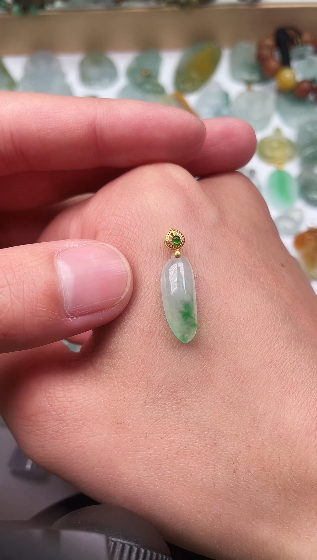 颈饰18K金镶嵌翡翠天然翡翠A货