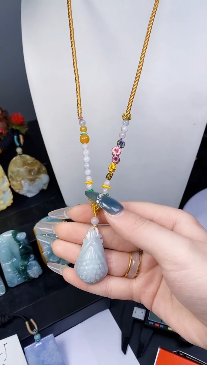 【闪购商品】翡翠颈饰未镶嵌A货翡翠