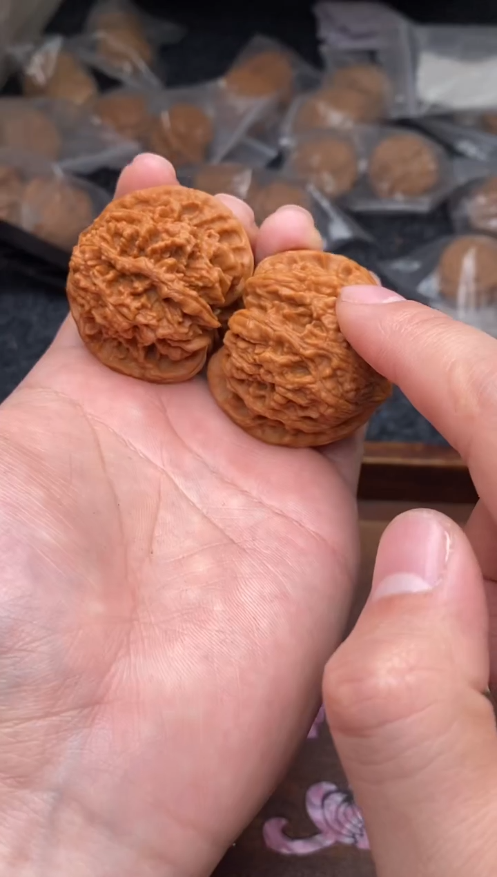 【闪购商品】文玩核桃把件G148号42尺满天星