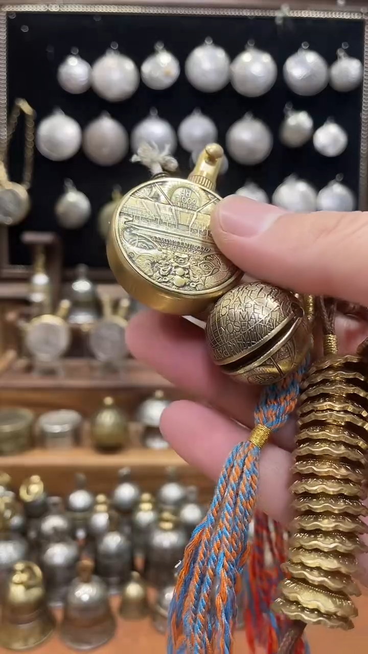 淡*然紫禁城圆铃铛+紫禁城打火机+短款钱串子+长的钱串子