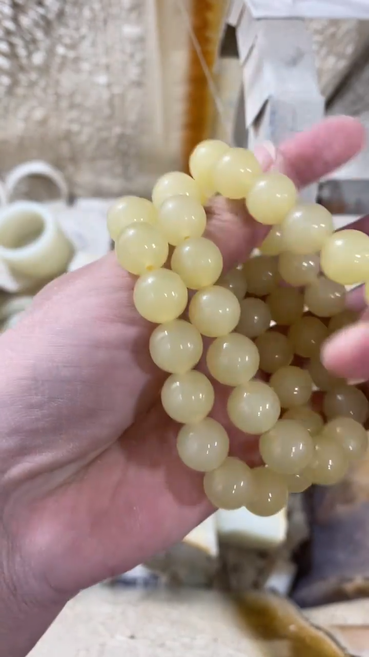卡12MM透黄手串精美大气  发一条