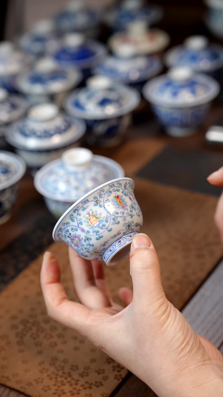 斗彩缠枝压手11111111