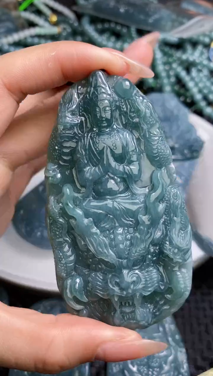 【闪购商品】翡翠颈饰未镶嵌         