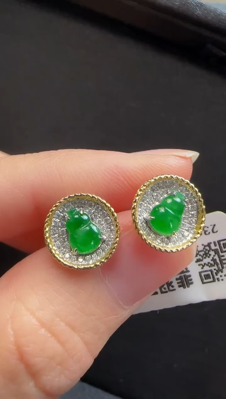 【闪购商品】翡翠耳钉18K金镶嵌444葫芦一对