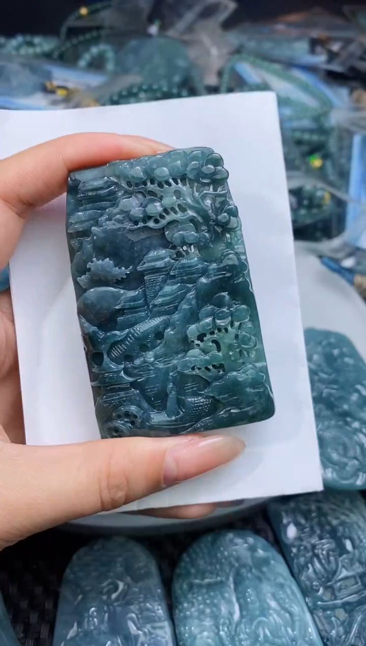 【闪购商品】翡翠颈饰未镶嵌             