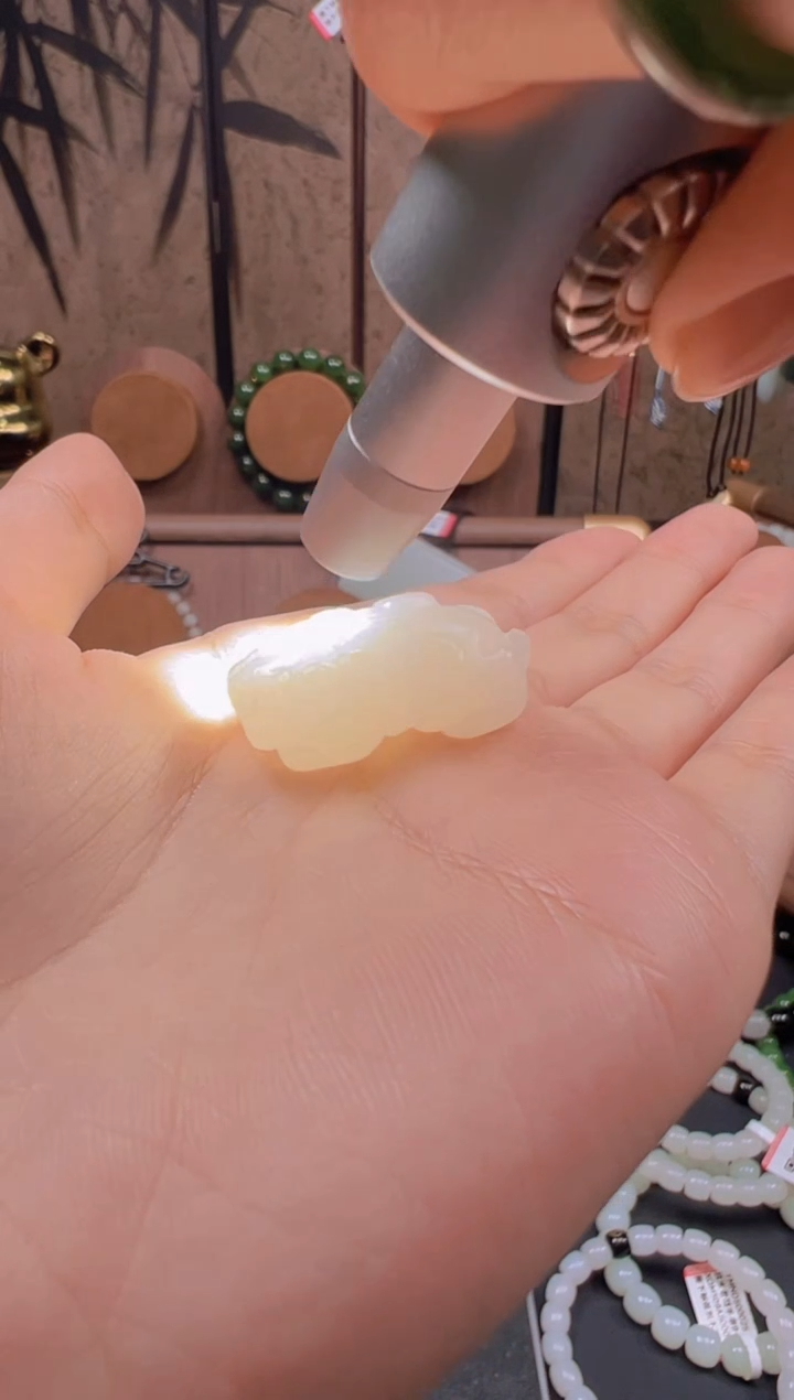 吊坠(不含链)未镶嵌和田玉野牛沟商虎吊坠