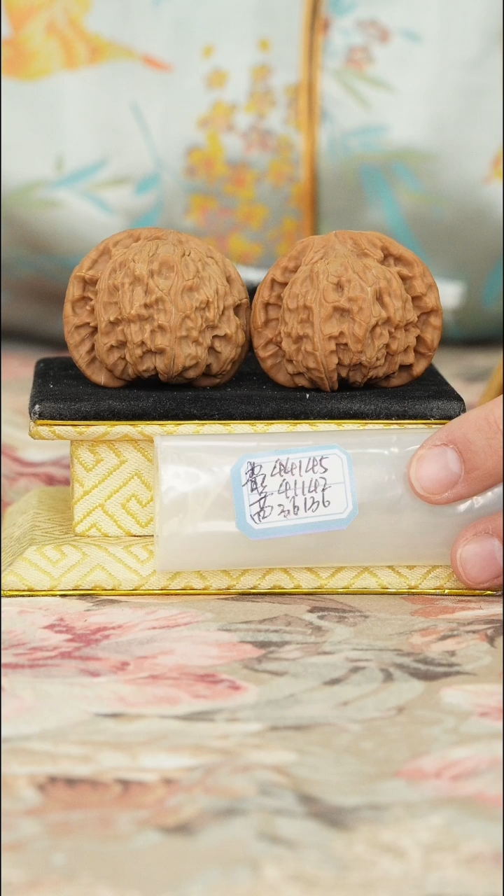 【闪购商品】文玩核桃把件白狮子