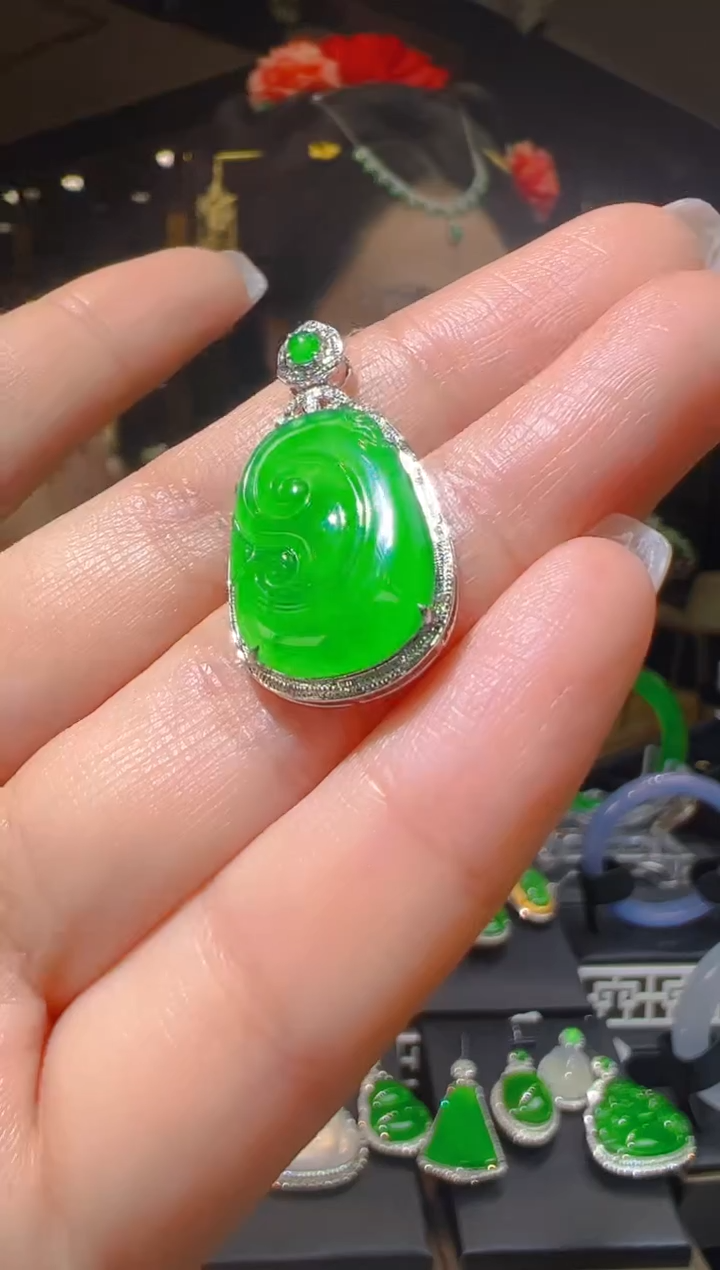 【闪购商品】翡翠吊坠(赠链)18K金镶嵌031      