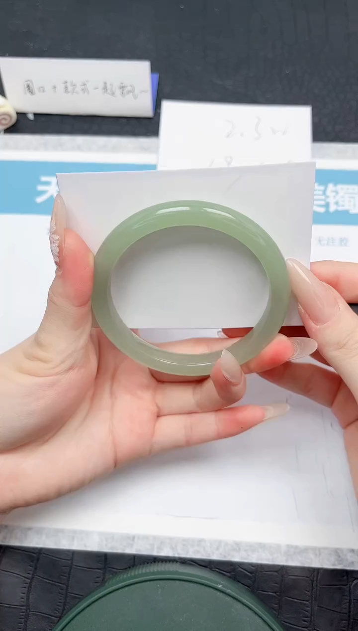 【闪购商品】石英质玉手镯未镶嵌102-60.5