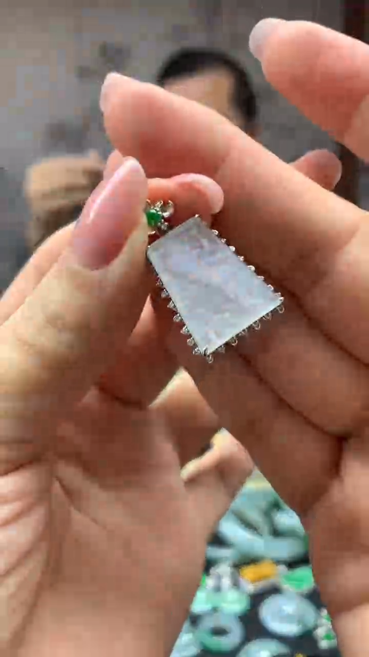 【闪购商品】翡翠颈饰18K金镶嵌17-天然翡翠