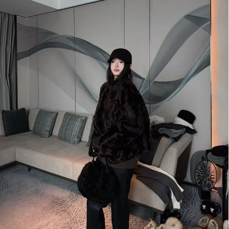 十三行白白家-曼城假日～复古轻盈小湖羊皮毛一体外套724724