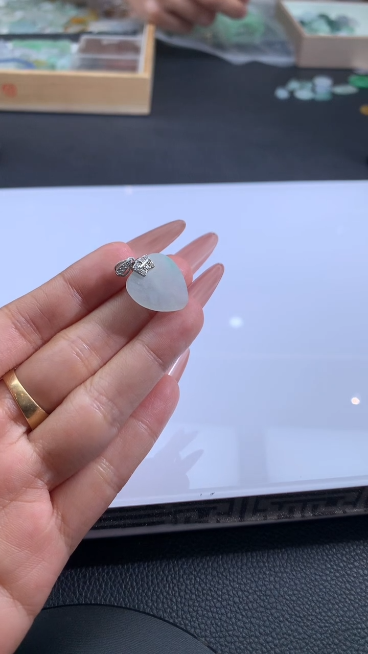 【闪购商品】翡翠颈饰银S925镶嵌翡翠