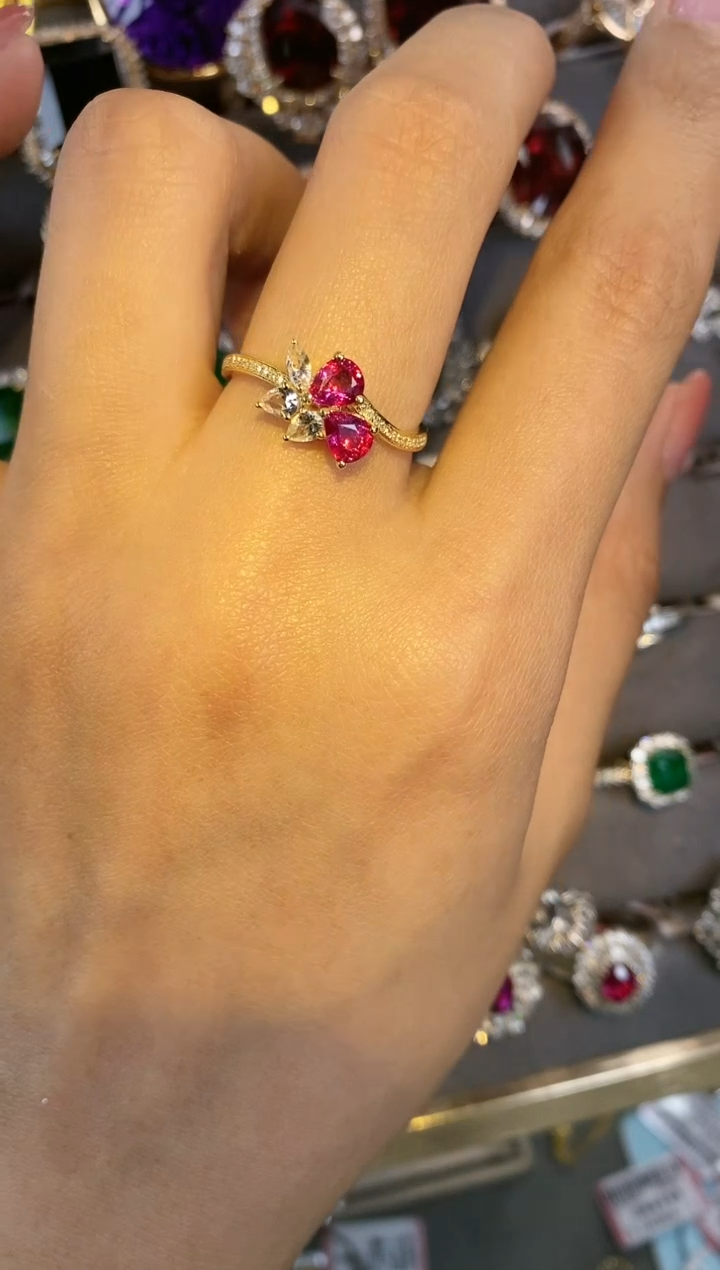 【闪购商品】红宝石戒指18K金镶嵌....