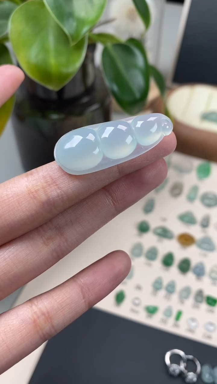 【闪购商品】翡翠颈饰未镶嵌翡翠冰胶福豆