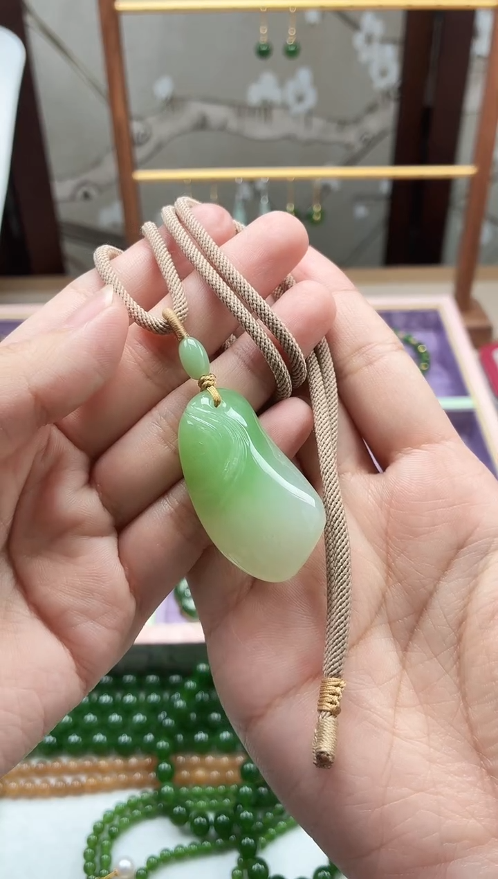 吊坠(不含链)未镶嵌和田玉（碧玉）咪*翠青风生水起吊坠