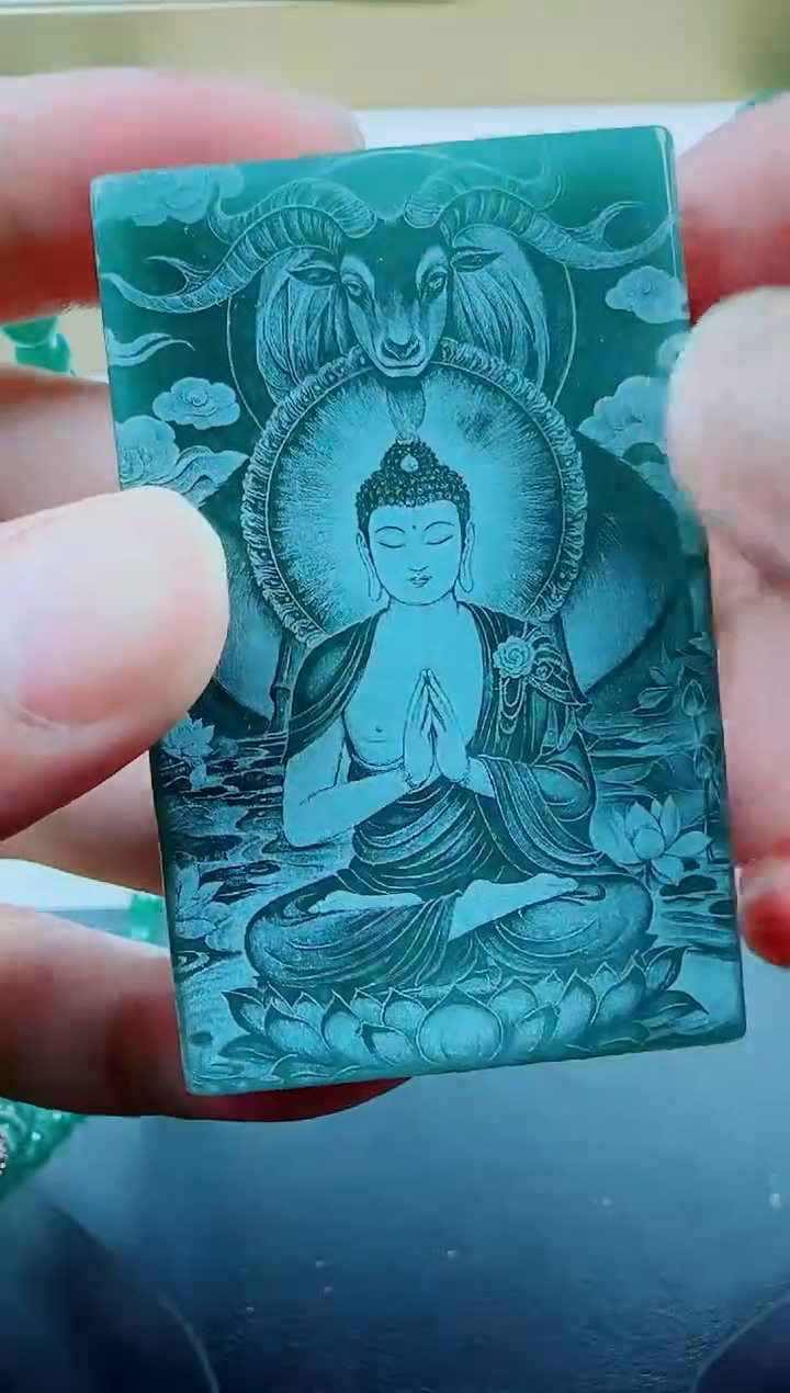 翡翠未镶嵌颈饰羊本命佛