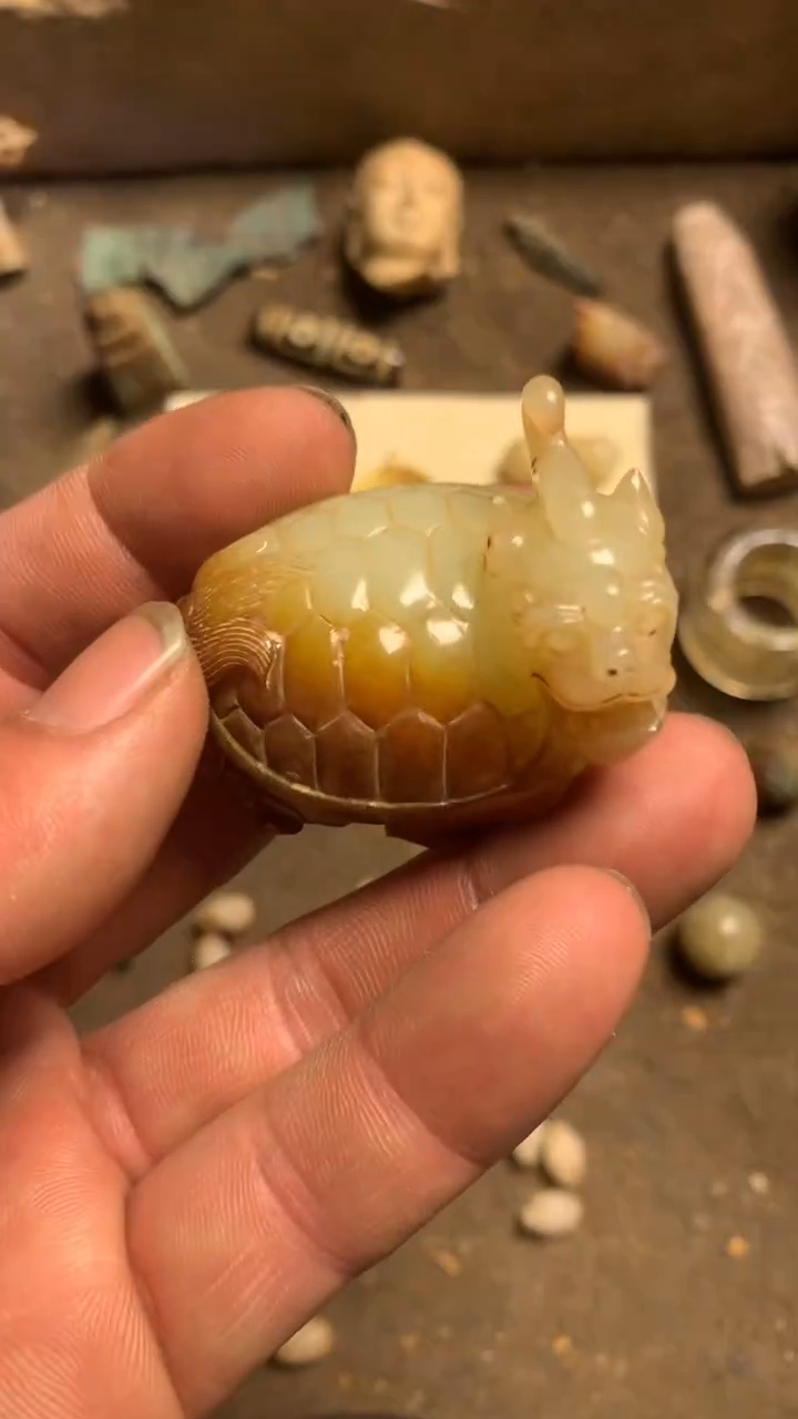 【闪购商品】透闪石质玉车挂未镶嵌gui