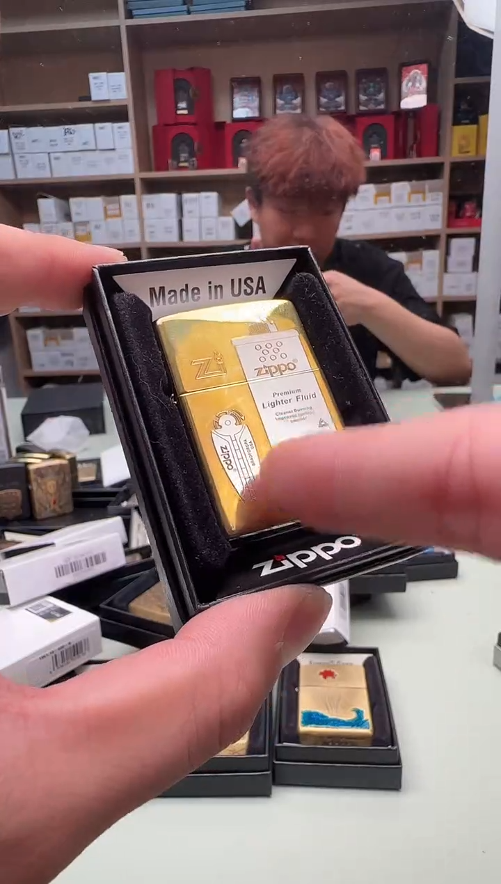 Zippo打火机205双色精雕火石盒