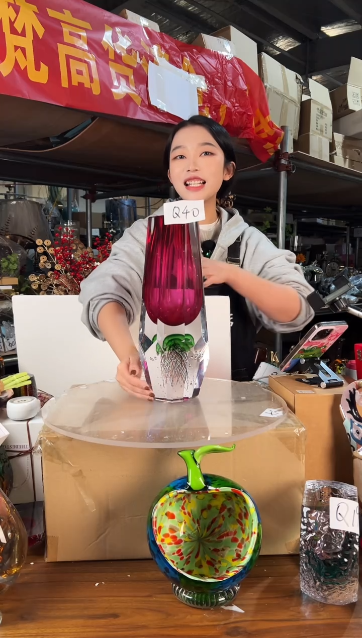 吴*婷高货水母花瓶Q40