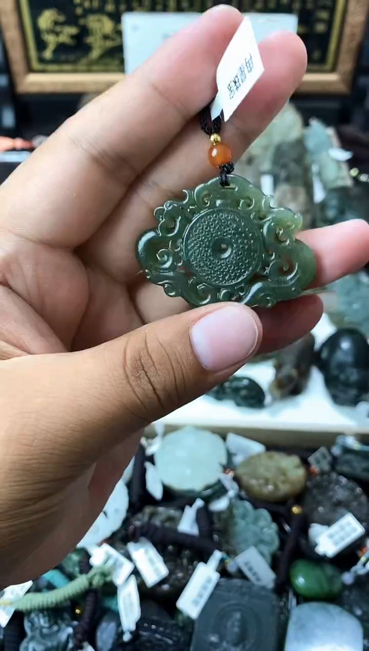 颈饰未镶嵌和田玉1