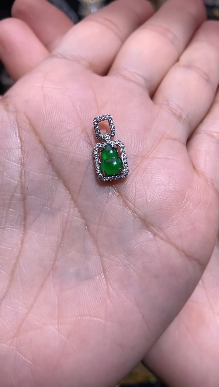 【闪购商品】翡翠颈饰银S925镶嵌葫芦