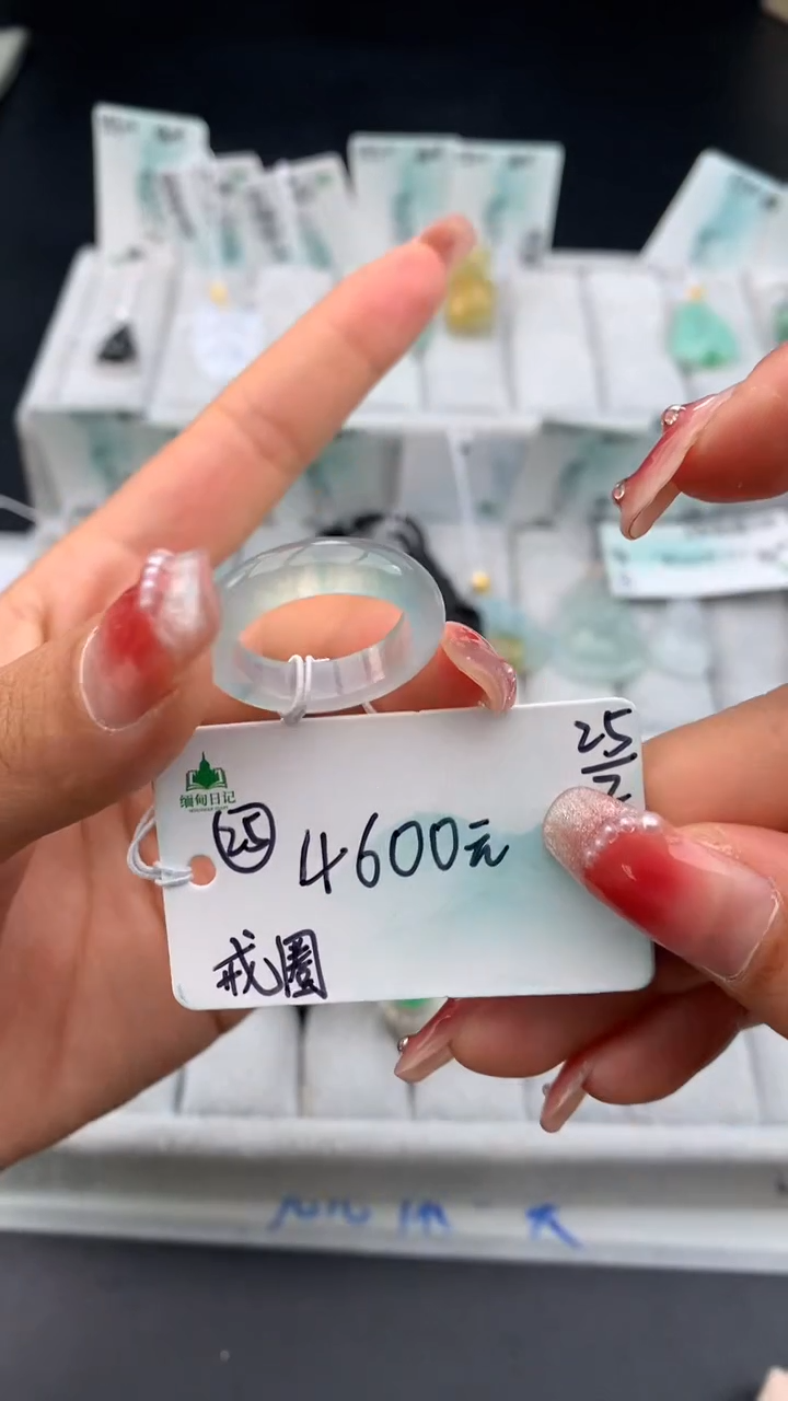 【闪购商品】翡翠戒指未镶嵌女神节#送礼#，下单联系客服核对地址~