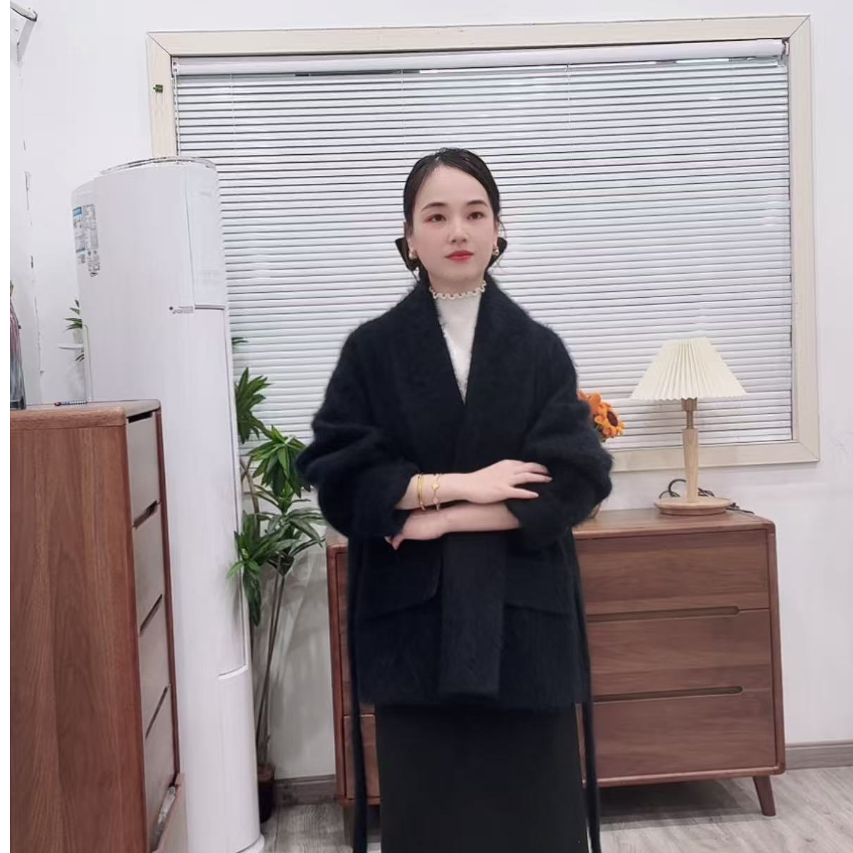 【原 歌】拉毛绒短款 冬季新款时尚洋气短款大衣外套YG1037