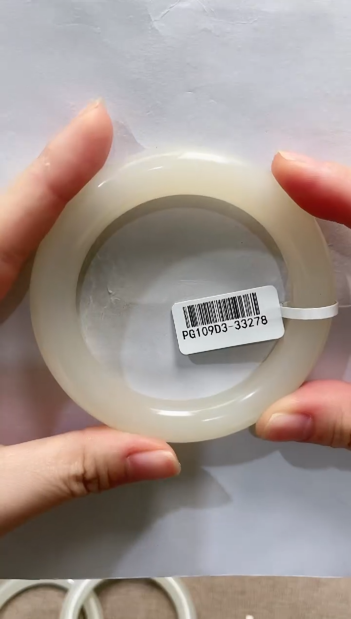 【闪购商品】和田玉手镯未镶嵌58