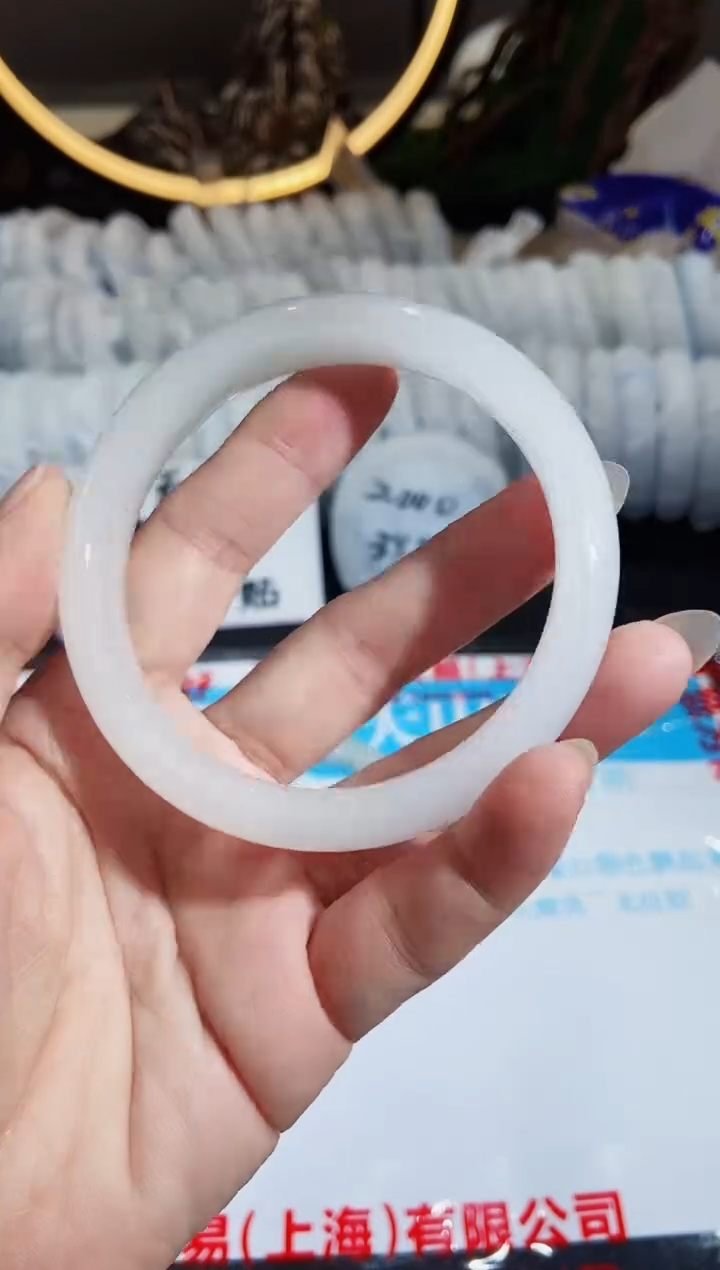 【闪购商品】石英质玉手镯未镶嵌102-62