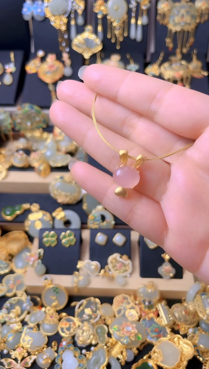 合金颈饰玛瑙/玉髓小兔子吊坠